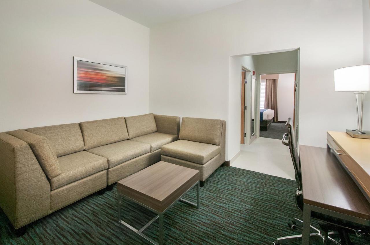Holiday Inn Express Hotel & Suites San Antonio - Rivercenter Area By Ihg Екстериор снимка