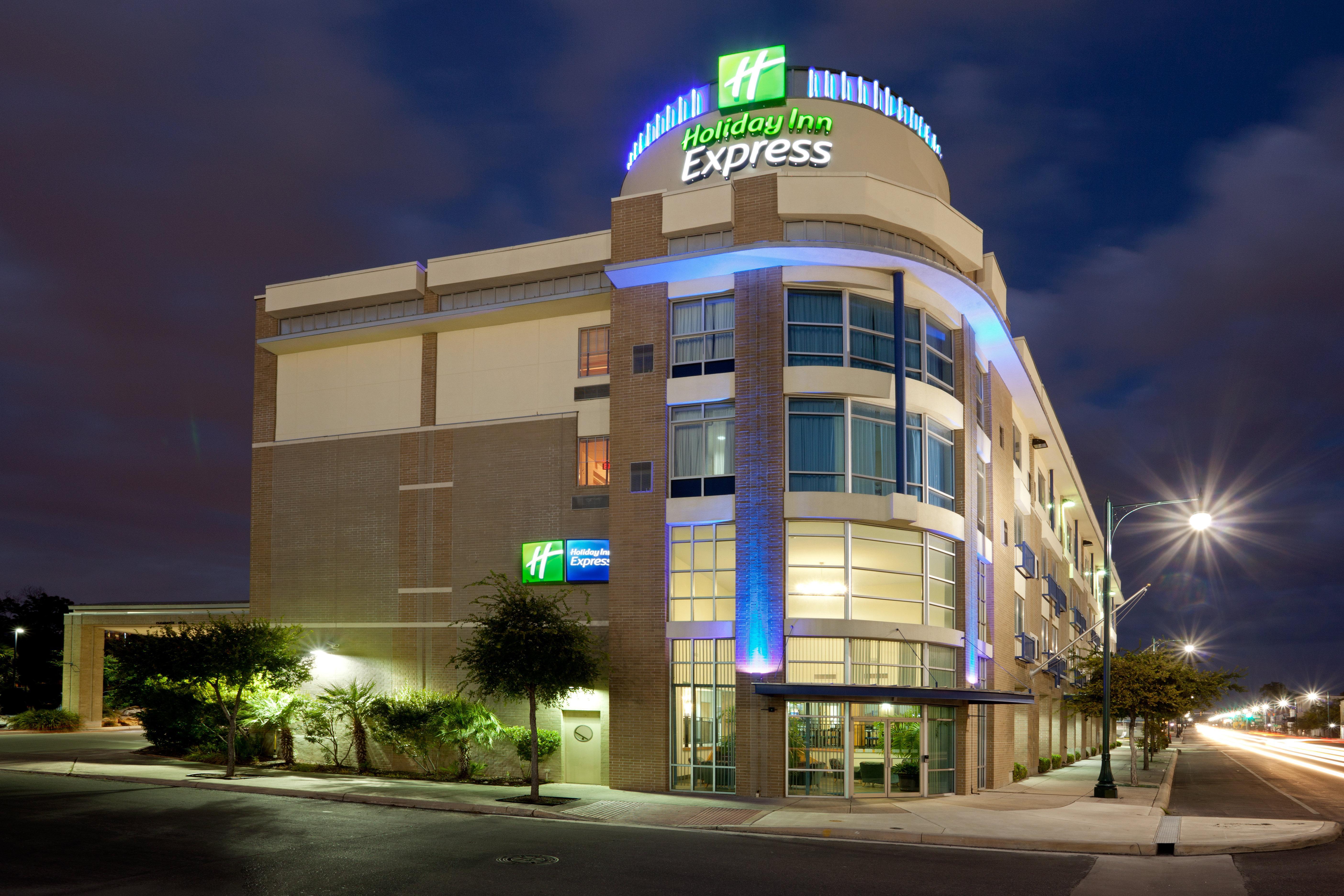 Holiday Inn Express Hotel & Suites San Antonio - Rivercenter Area By Ihg Екстериор снимка