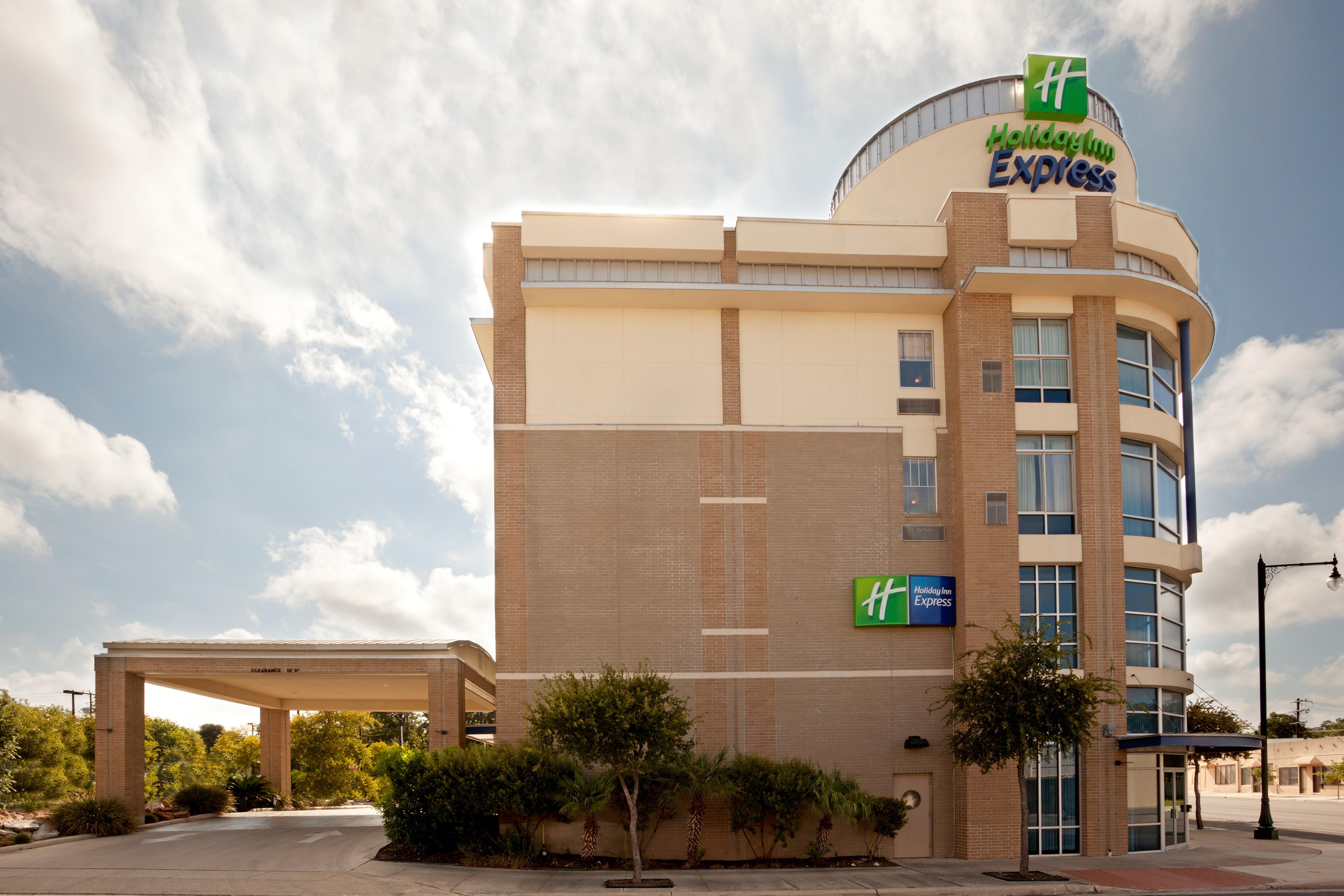 Holiday Inn Express Hotel & Suites San Antonio - Rivercenter Area By Ihg Екстериор снимка
