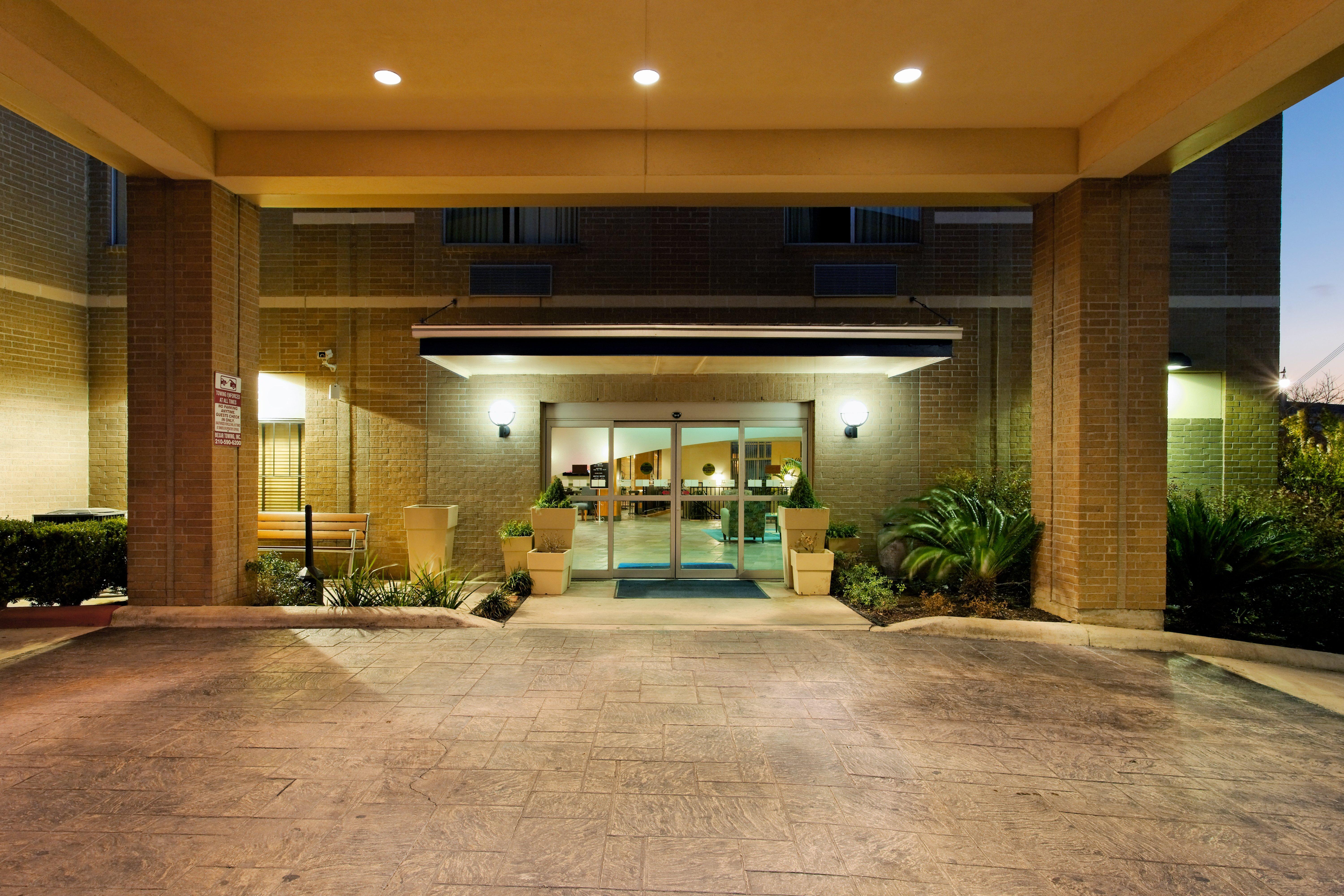 Holiday Inn Express Hotel & Suites San Antonio - Rivercenter Area By Ihg Екстериор снимка