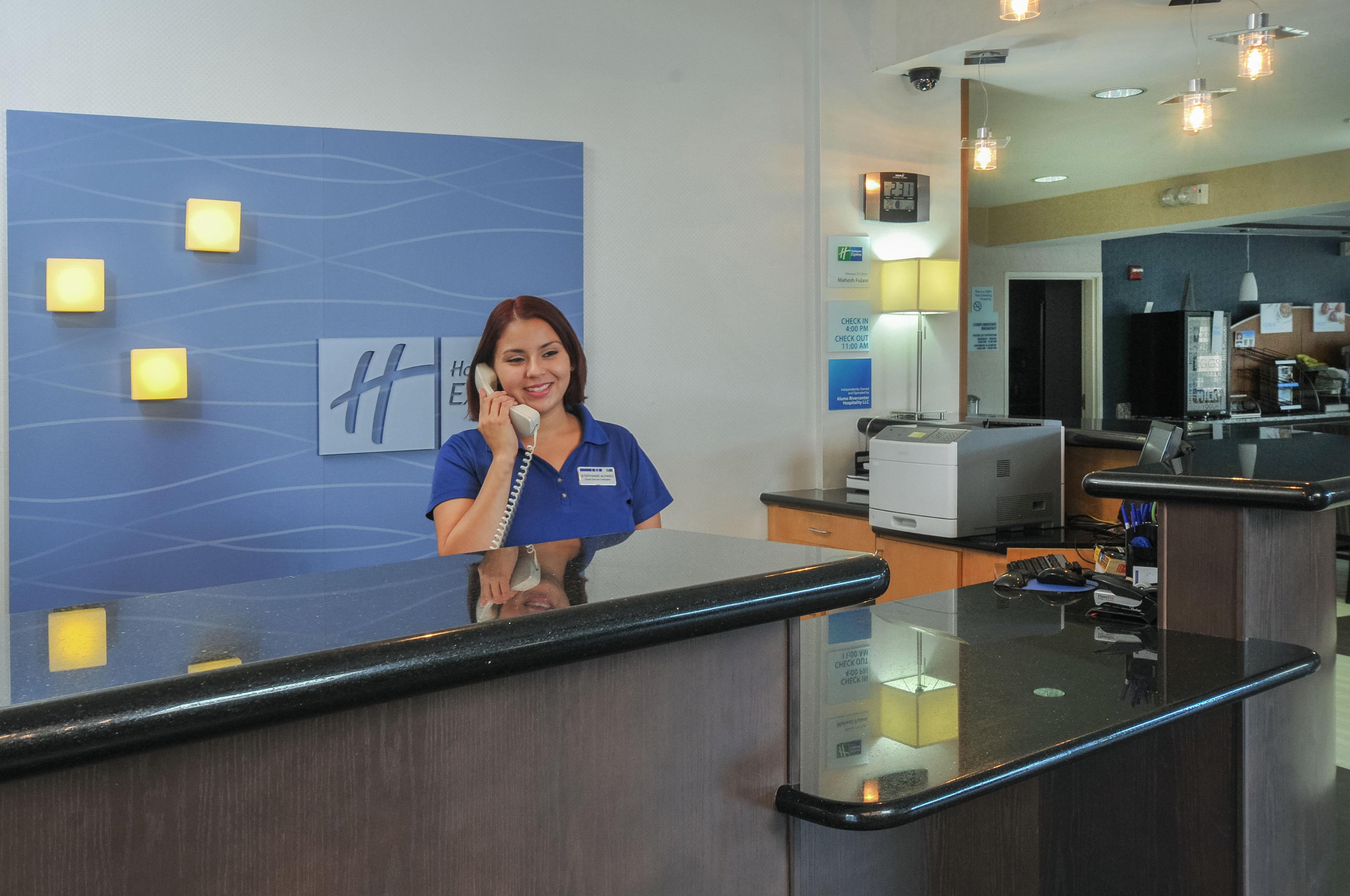 Holiday Inn Express Hotel & Suites San Antonio - Rivercenter Area By Ihg Екстериор снимка