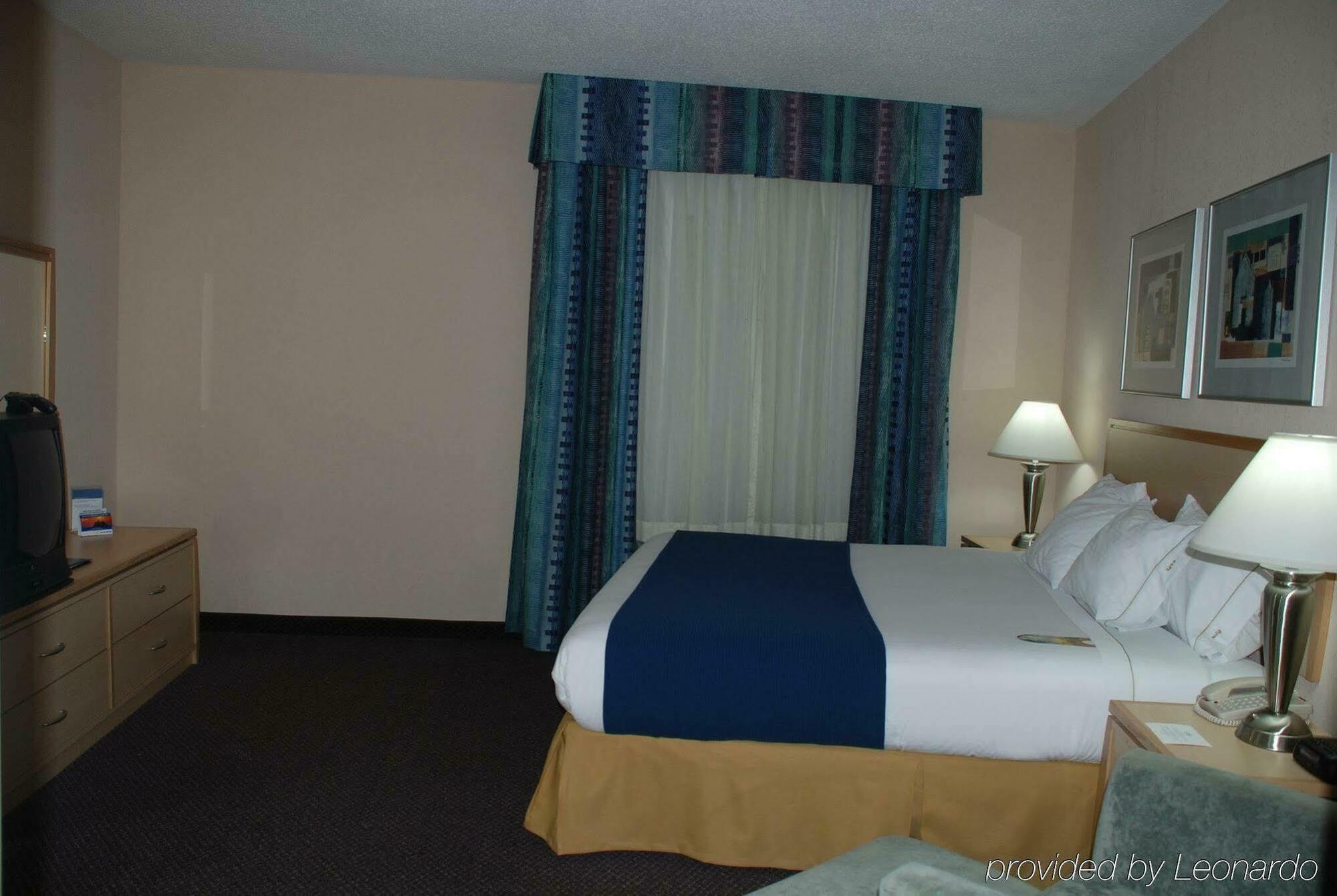 Holiday Inn Express Hotel & Suites San Antonio - Rivercenter Area By Ihg Стая снимка